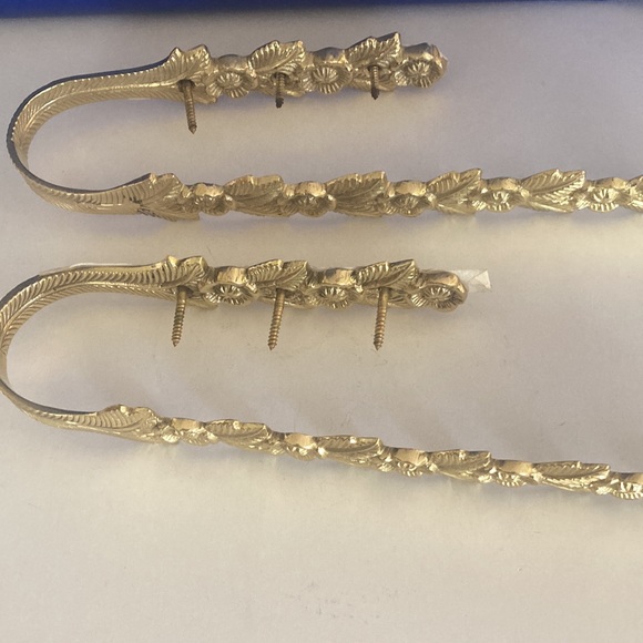 LARGE SOLID BRASS PAIR OF CURTAINS TIEBACKS - Picture 5 of 9
